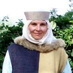 Vrouw uit de dertiende eeuw van lage adel in haar dagelijkse tenue.